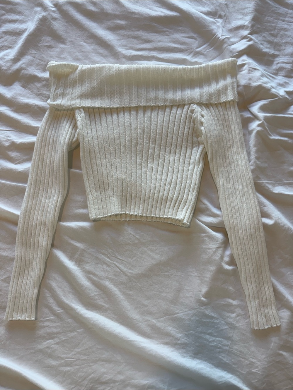 Off-Shoulder Ribbed Crop Sweater in Cream